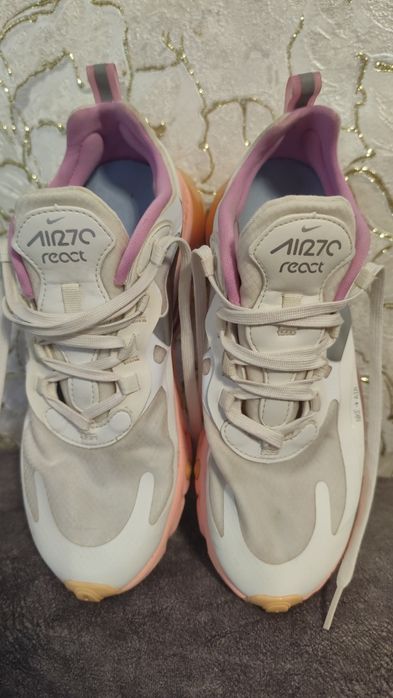 Це кросівки Nike Air Max 270 React