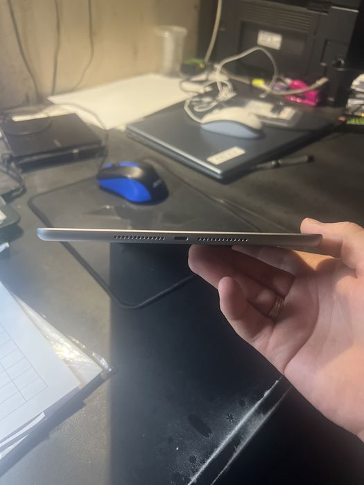 Продам iPad 6 в хорошем состоянии