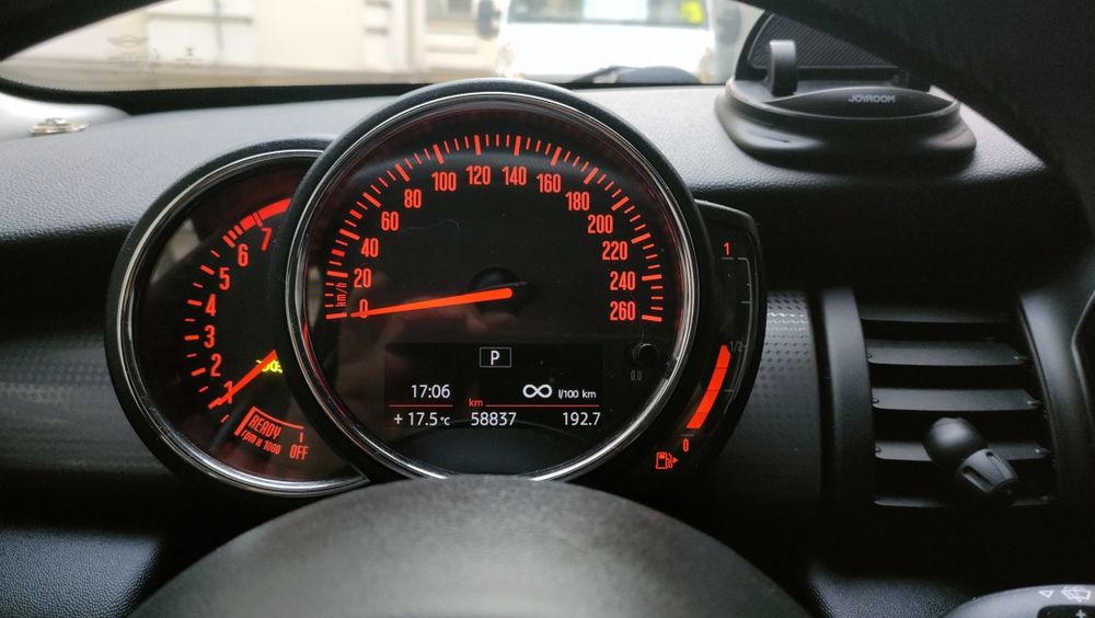 Sprzedam samochód MINI COOPER 1,5 benzyna .