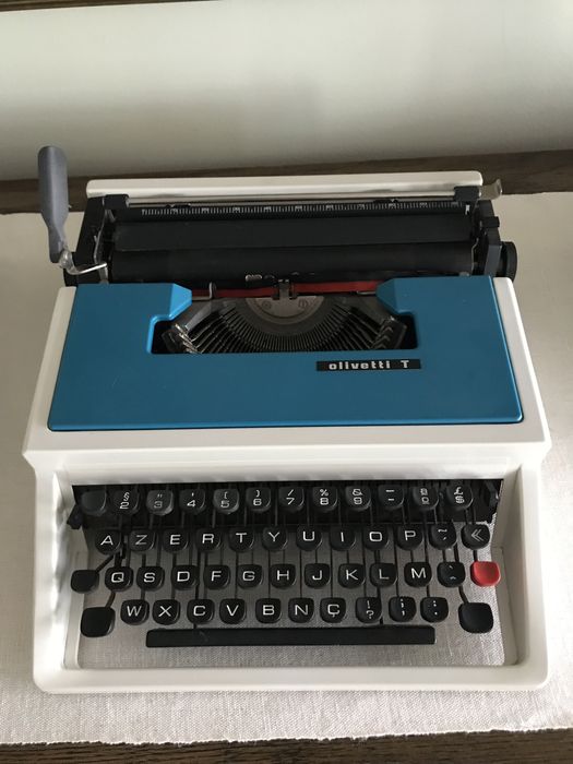 Maquina Escrever Olivetti T muito antiga em excelente estado