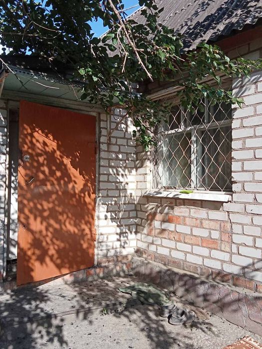 Будинок і сад у межах міста Покров, Нікоп. р-он, Дніпроп. області.