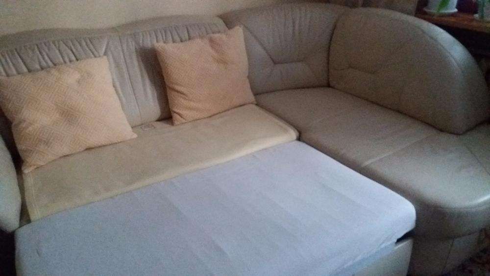 Sofa narożna ze skóry.