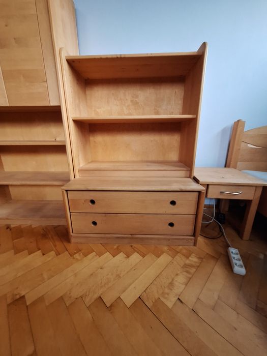 Meble wykonane z drewna.