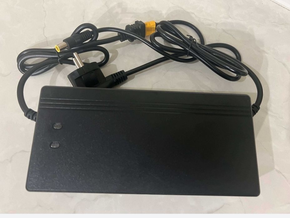 Блок живлення, зарядне до BLUETTI, зарядний пристрій