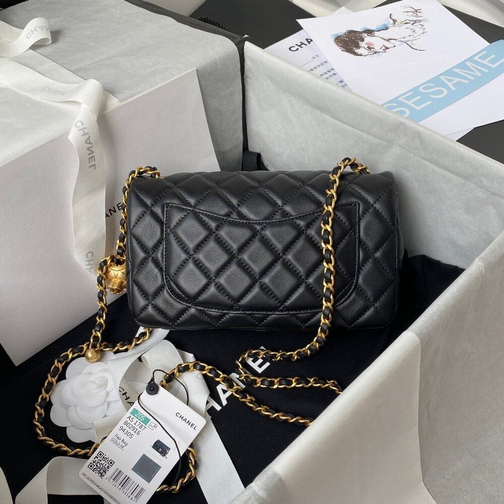 Chanel / Сумка mini 20 см, натуральная кожа
Артикул: 371335