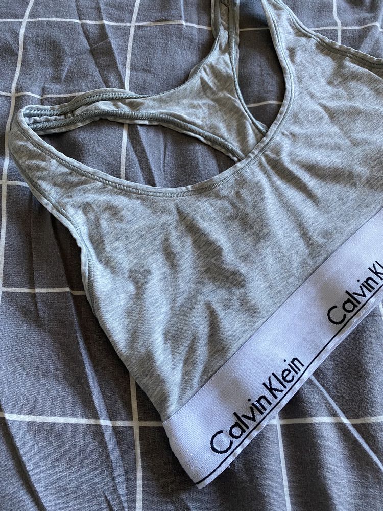 Biustonosz sportowy Calvin Klein. Stanik sportowy Calvin Klein