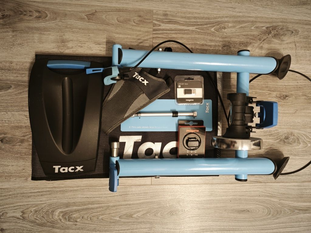 Trenażer rowerowy TACX Blue Motion T2635 + AKCESORIA