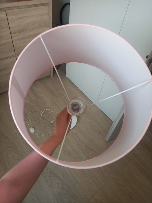 Lampa stojąca z abażurem