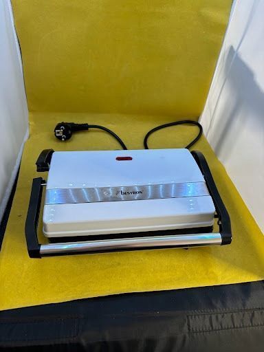 Panini grill elektryczny Bestron APM123Z czarny 700 W czarny OPIS