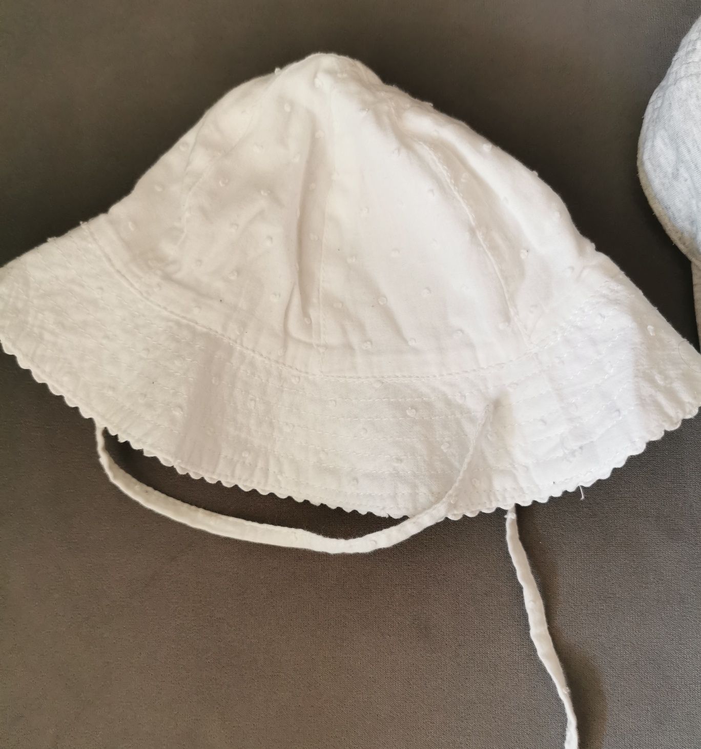 Kapelusz biały i czapka z daszkiem fullcup H&M r. 74/80 i 80