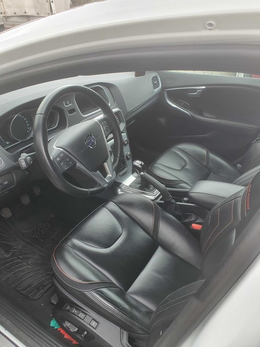 VOLVO V40 2,0 T3  2016 r