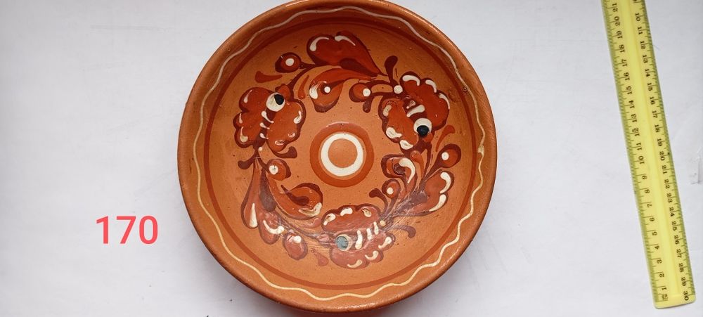 Порцеляновий та глиняний посуд