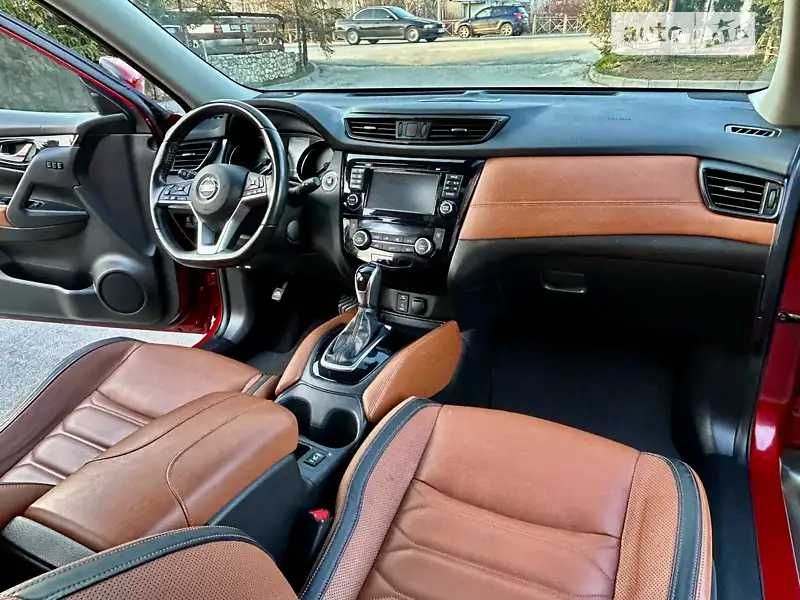 продам Nissan Rogue красного цвета