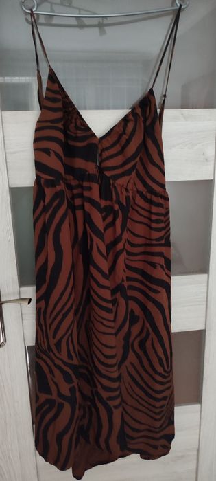 Sukienka z gołymi plecami