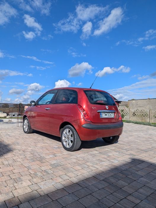 Lancia ypsilon 2004