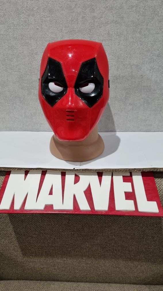Маски Дедпула /Deadpool/Уэйд Уинстон, з неоновою підсвіткою+батарейки.