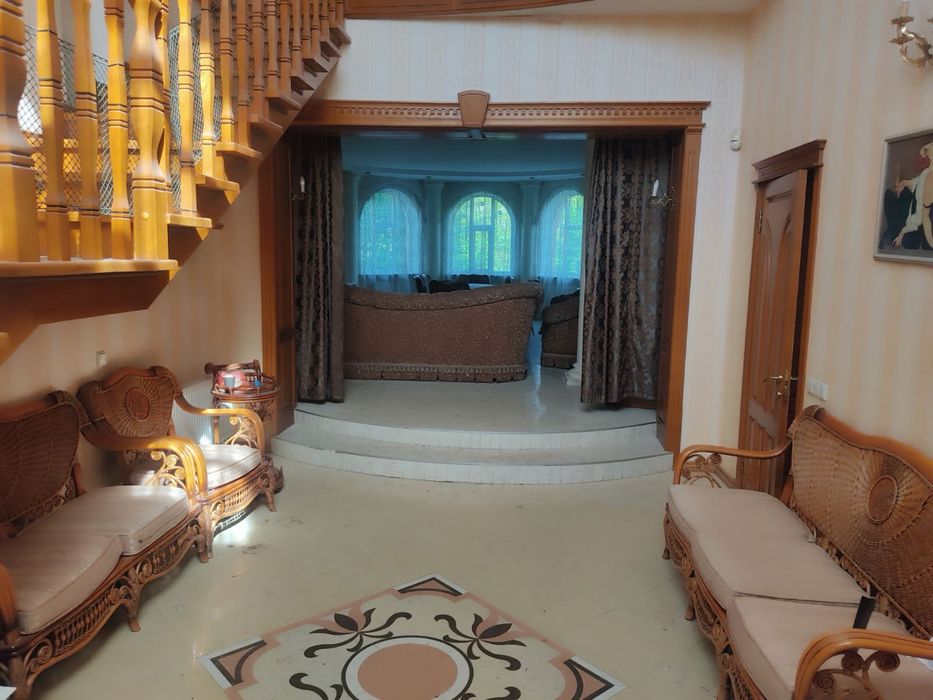 Оренда будинку для сімʼї, під офіс