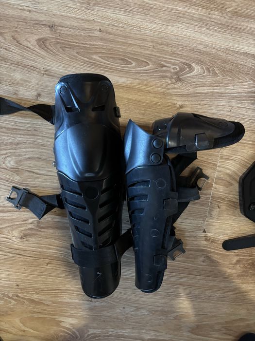 Продам ЕКІП ( черипаха наколіники і перчатки XL