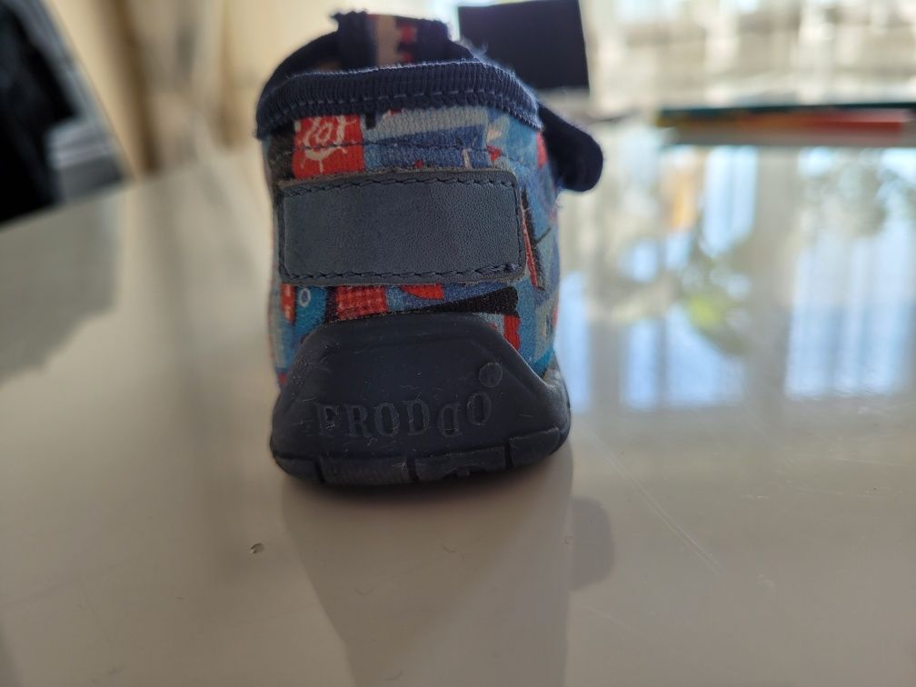 Kapcie sandałki marki premium Froddo r. 19