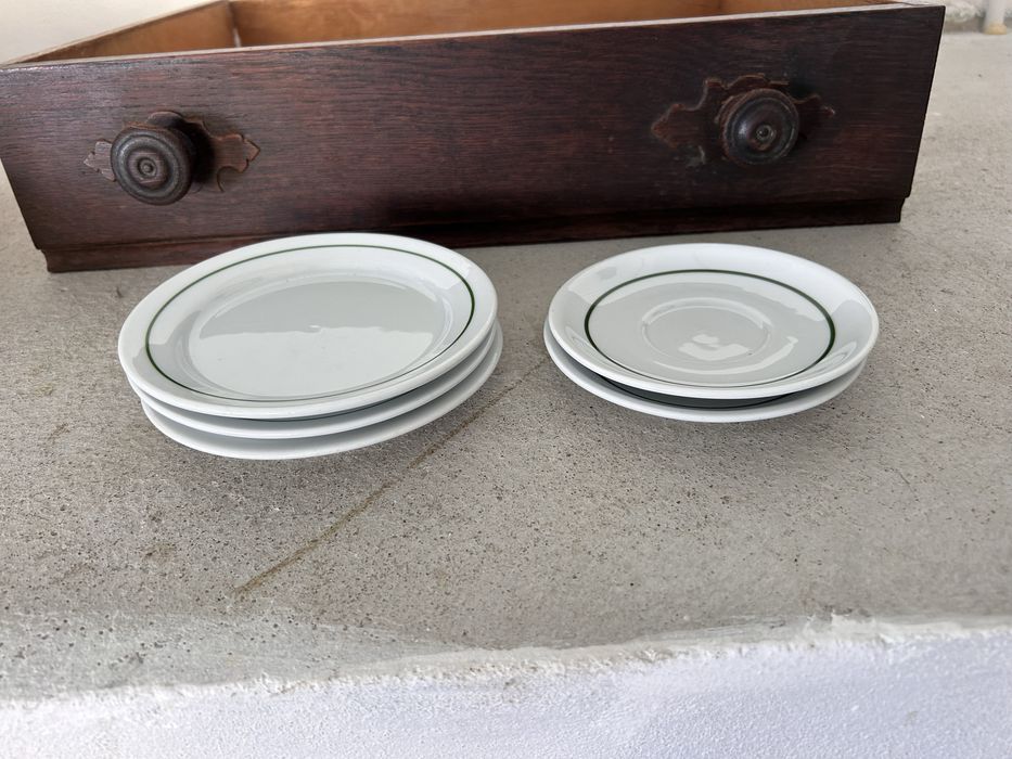 Pratos 3 para entradas e 2 para chavenas