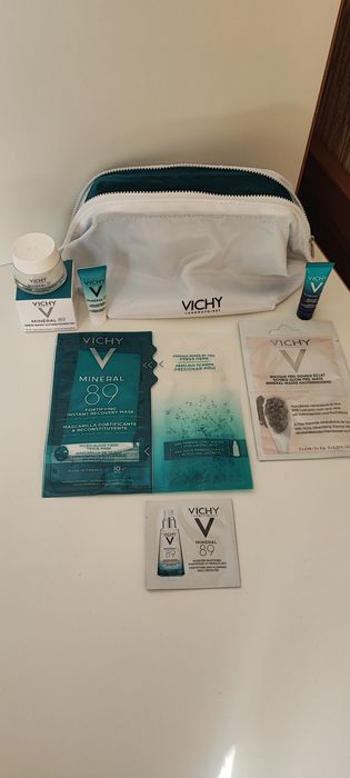 Vichy cerave la Roche набір косметики із косметичкою