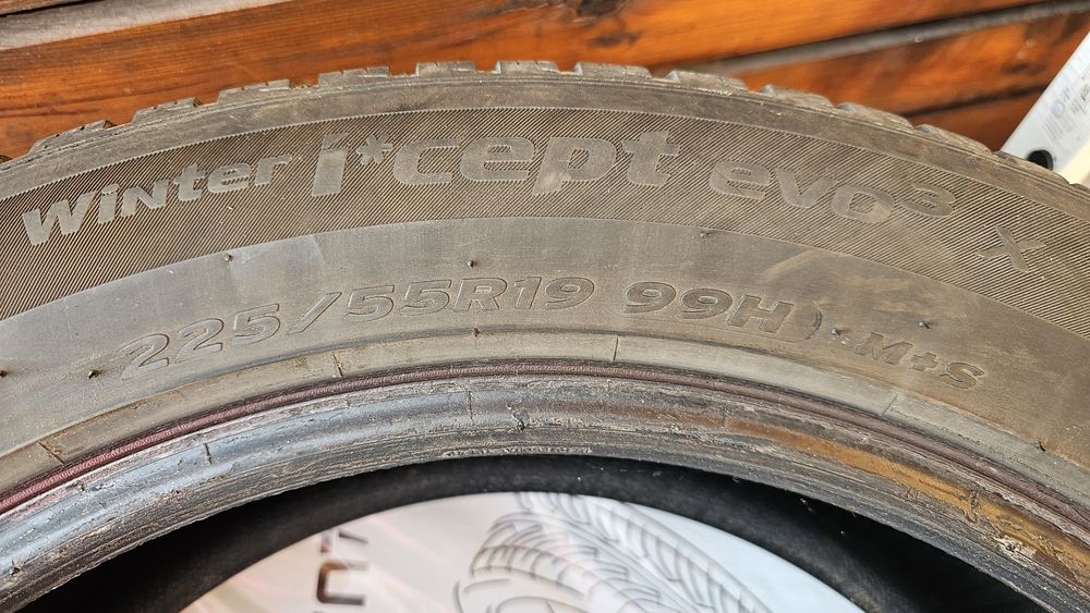 Opony zimowe Hankook 225/55/19. Stan bdb. Przejechane ok.30tys.km.