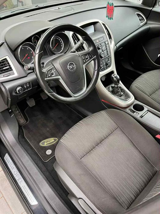 Opel Astra J 2010 2.0 CDTI 160KM