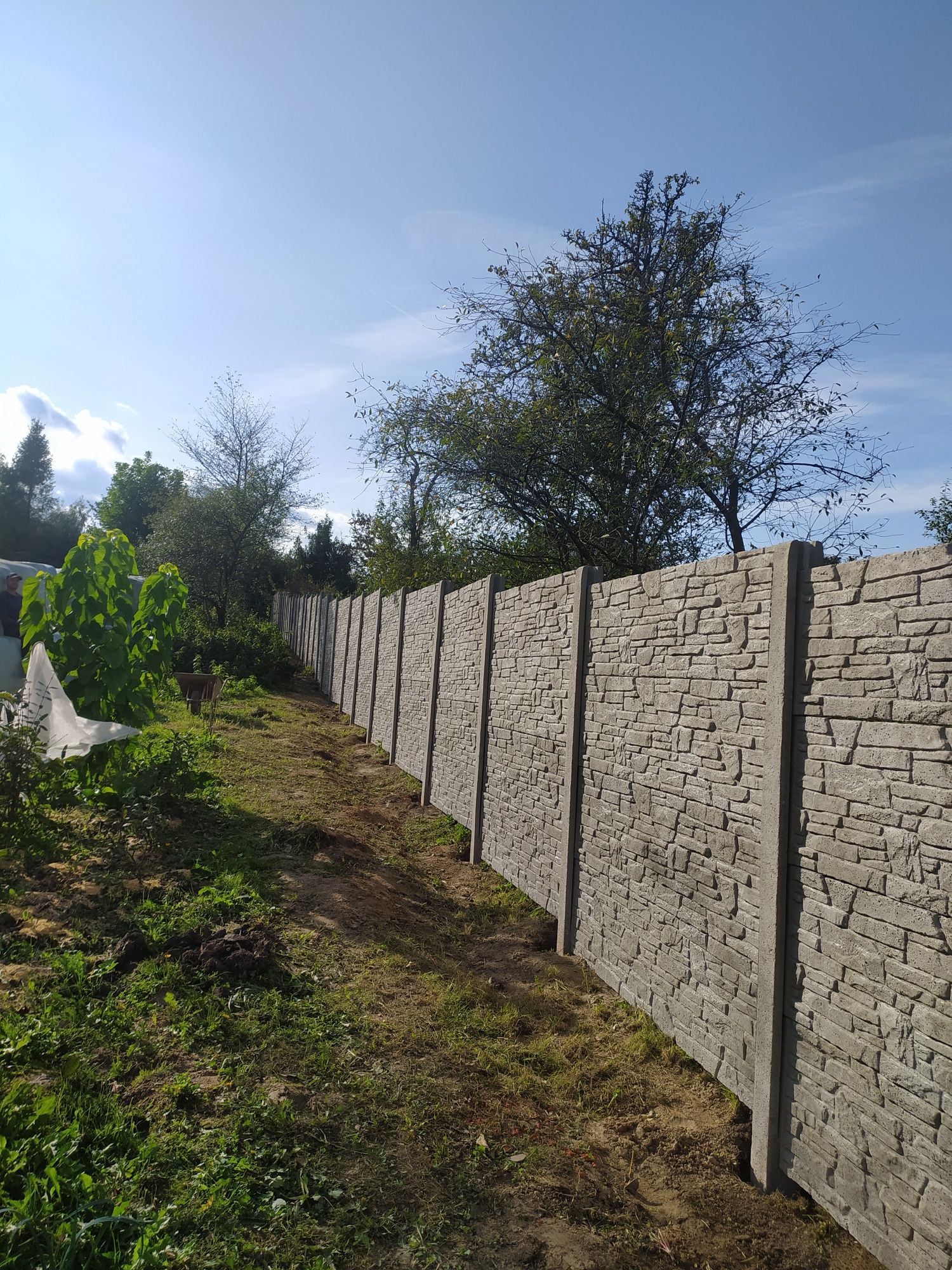 Sprzedaż montaż ogrodzeń betonowych i panelowych 230zl na wysokości 2m