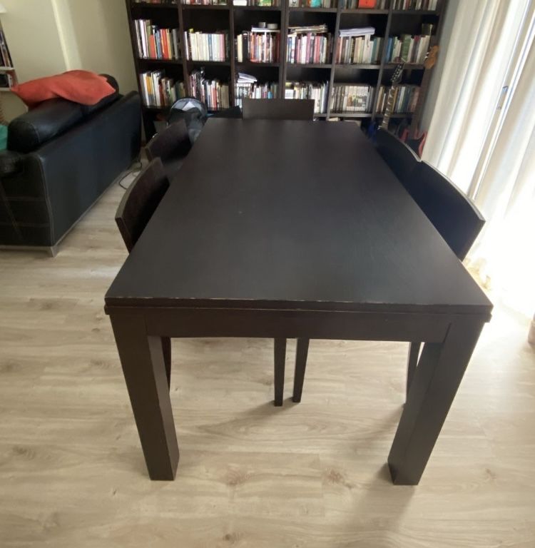 Mesa em mogno extensível e 6 cadeiras