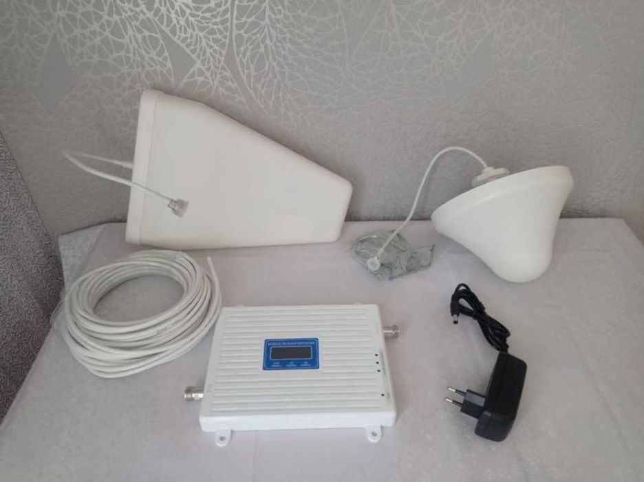 трехчастотный усилитель связи с антеннами