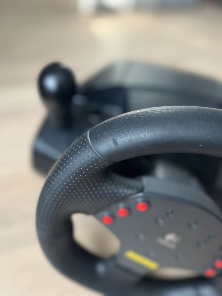 Руль ігровий Logitech momo rasing.