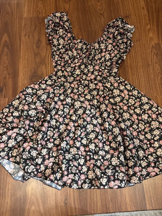 Czarna sukienka w kwiaty rozmiar s