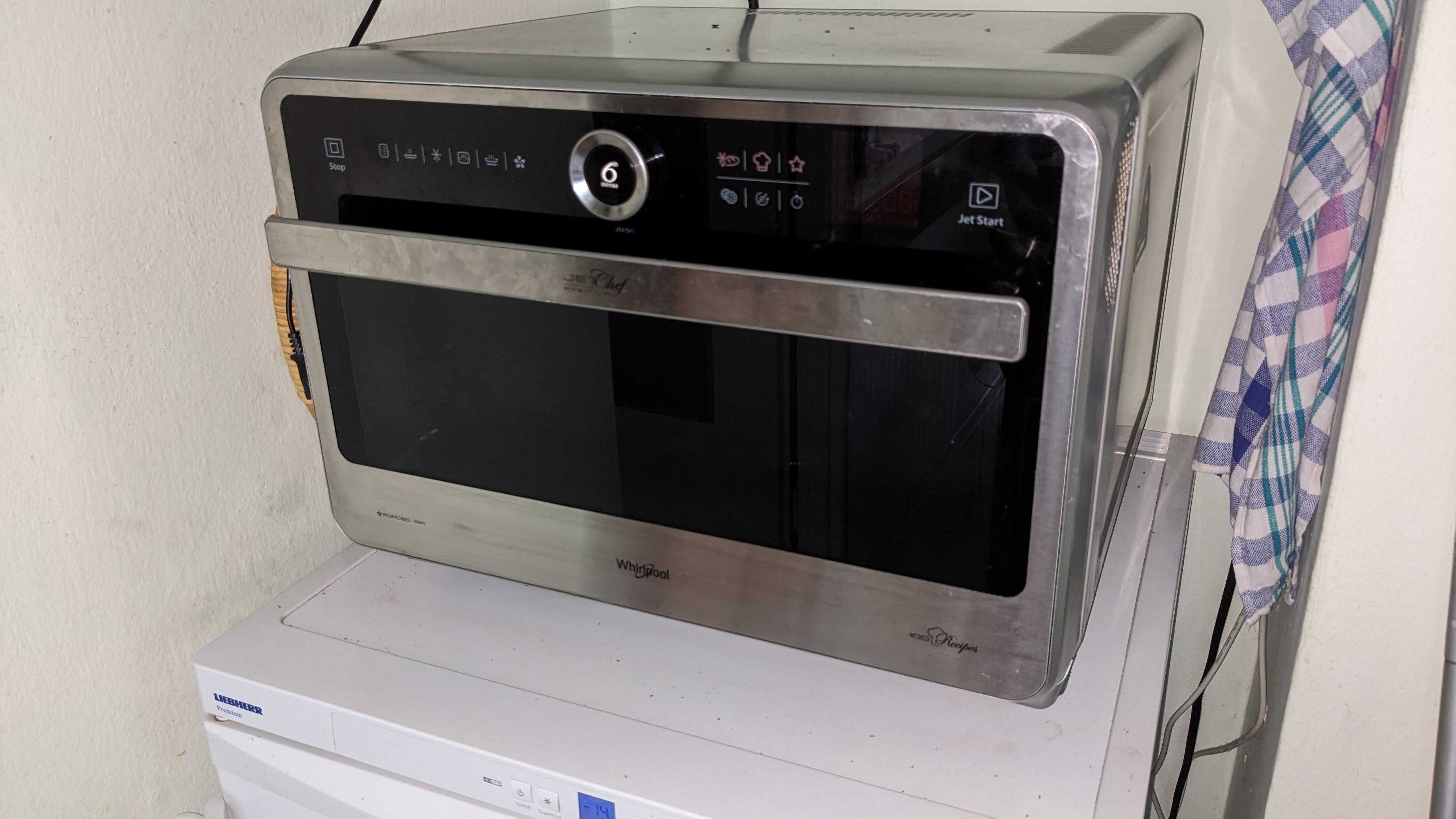 Mikrofala Whirlpool JT479