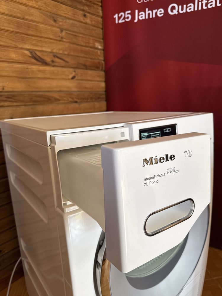 Сушильна машина Miele TMV840WP
