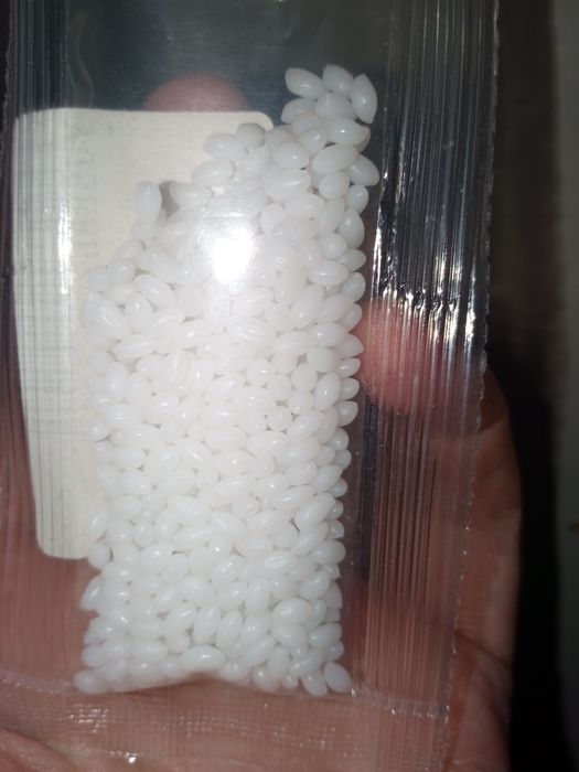 Гранули для тимчасового  ремонту зубів, маскування відсутності зуба.