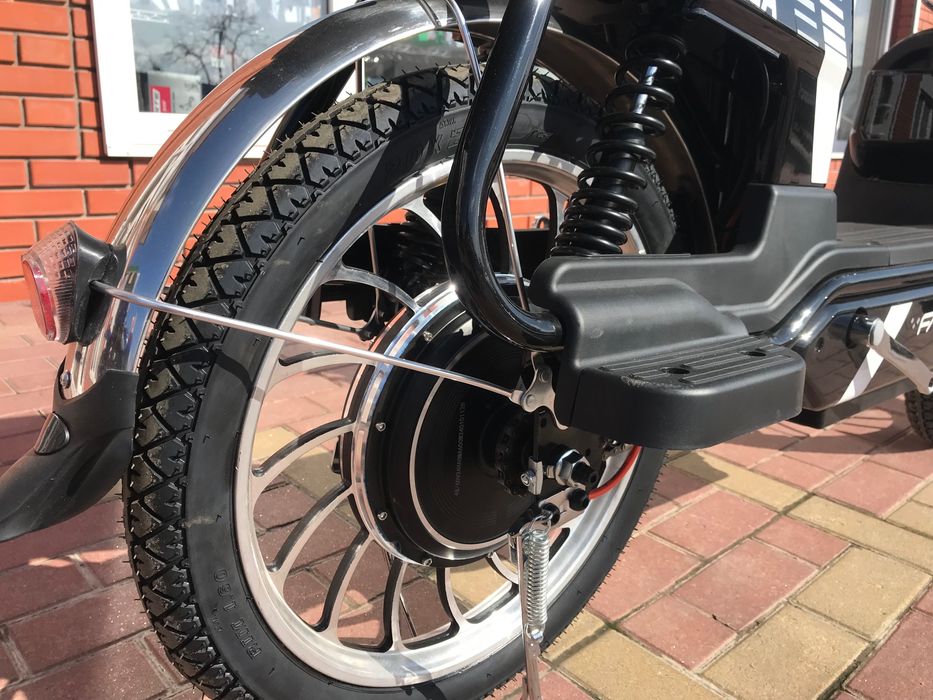 Електроскутер електровелосипед  fads