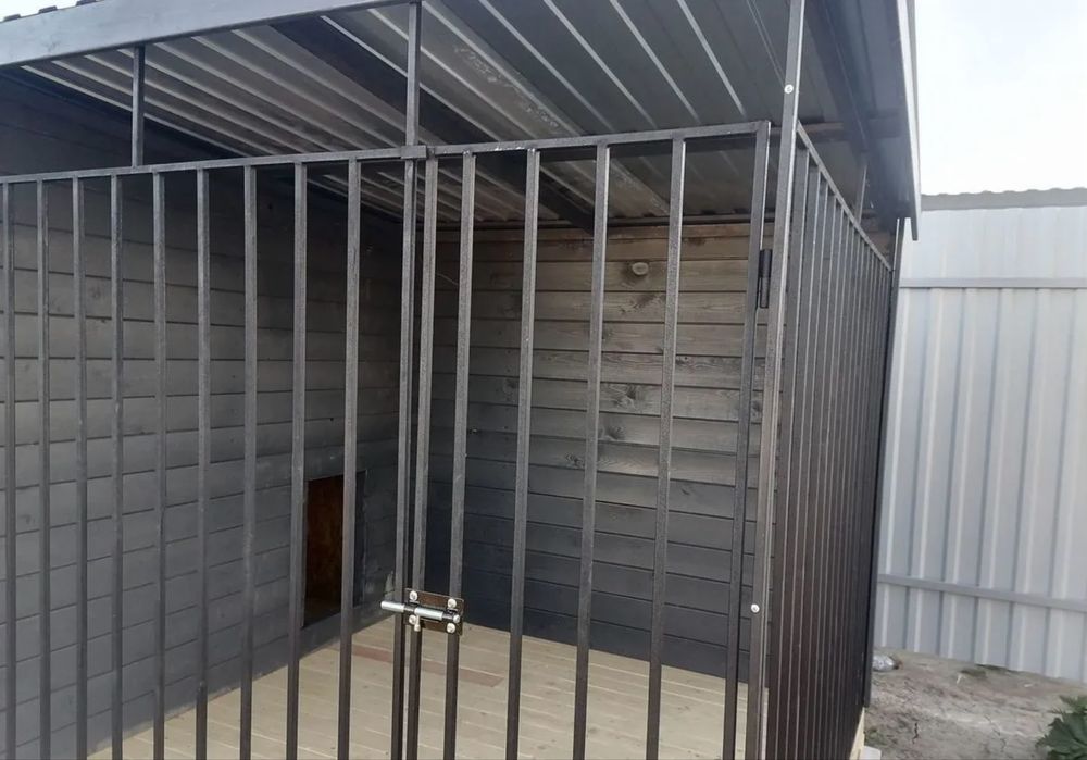 Вольєр для собаки з хоз блоком сірий