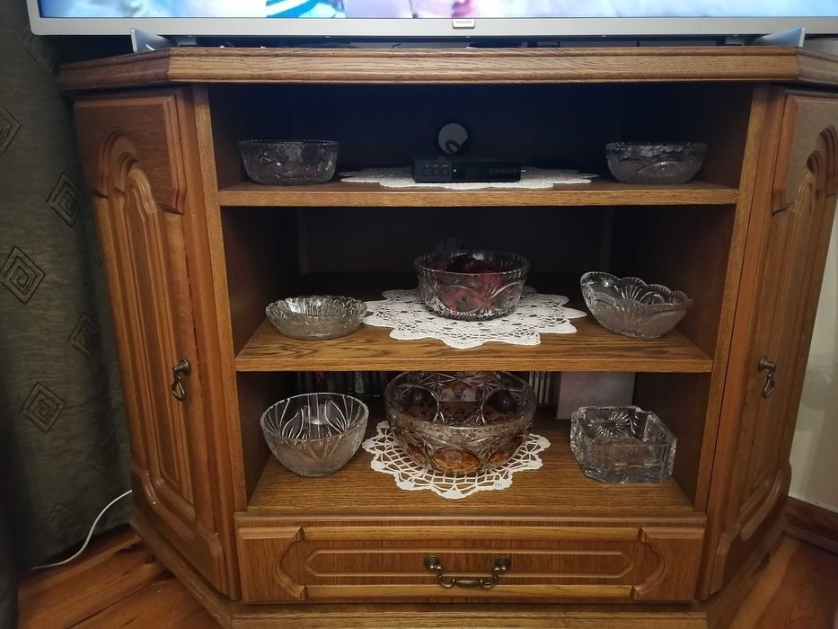 Komplet mebli drewnianych