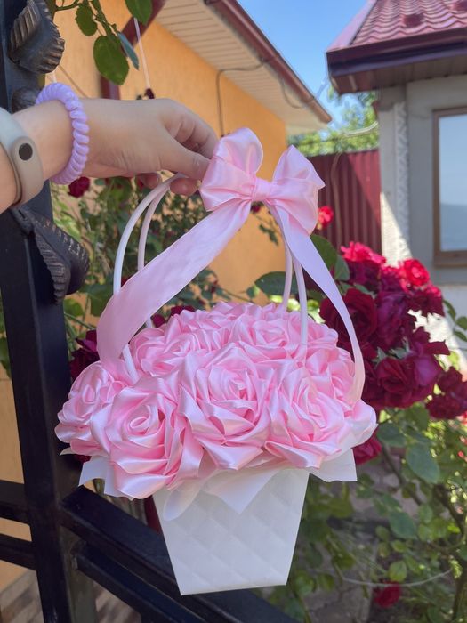 Букетик з атласної стрічки