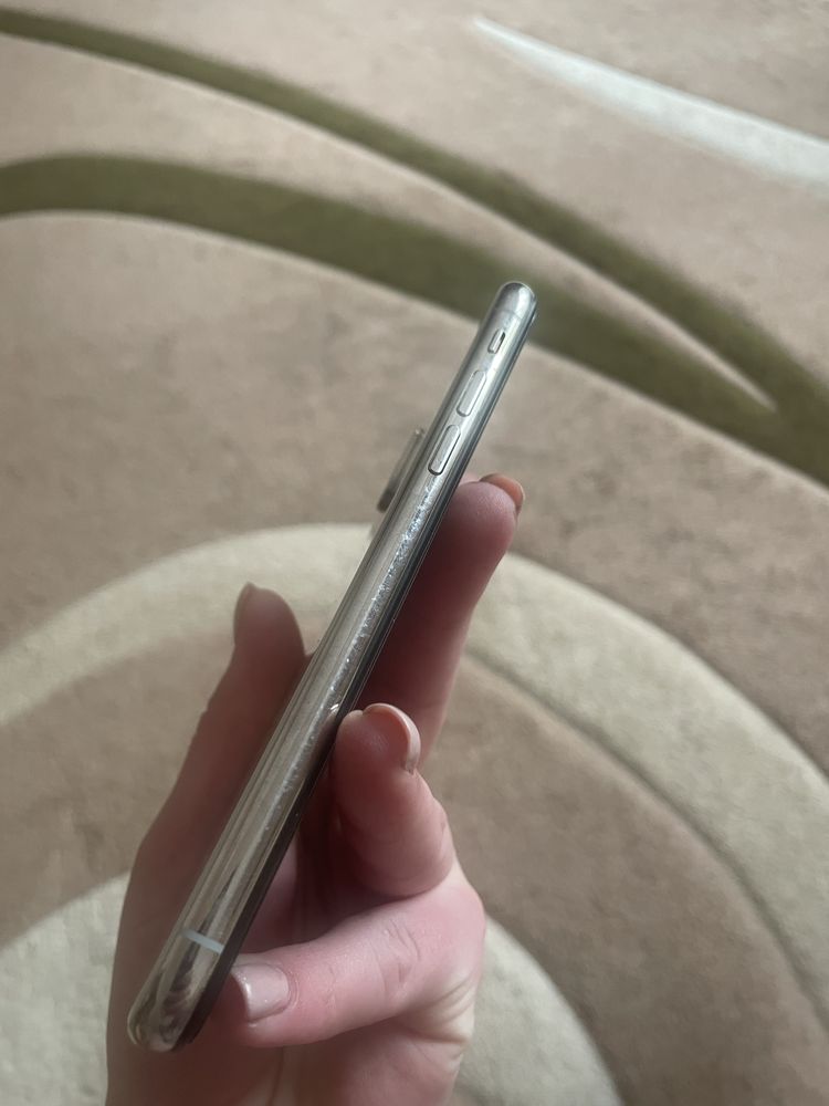 Продам Iphone XS 64 Gb