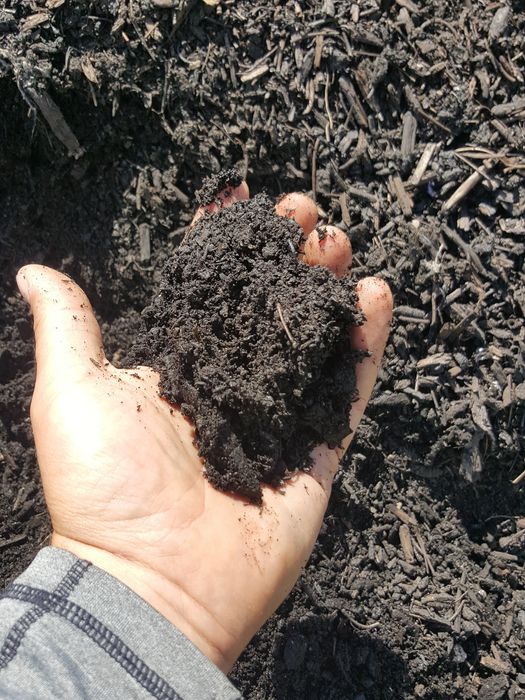 Ziemia na tony  pod trawniki kompost substrat czarnoziem