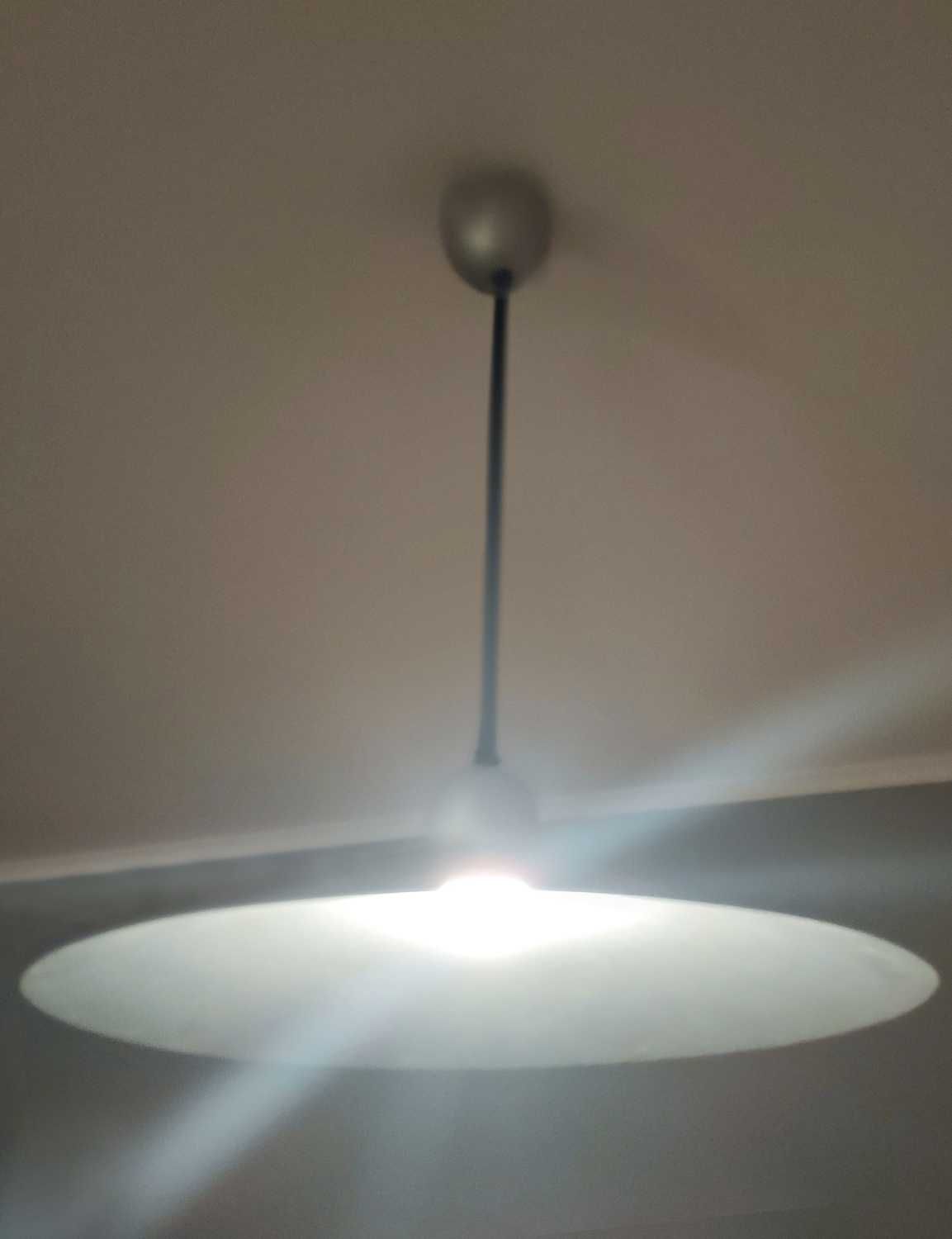 Candeeiro de tecto cinzento (tipo industrial)