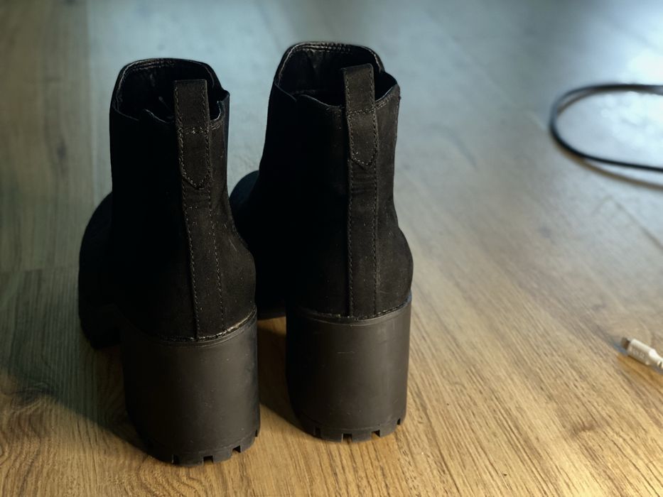 Ботильони, черевики на каблуку замшеві