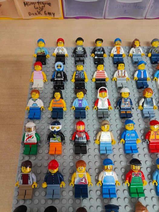Vendo Lote Minifiguras Lego de varios temas a 1€ cada