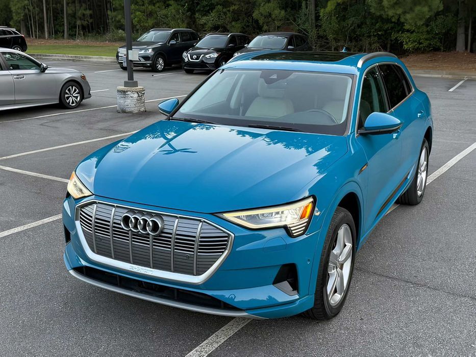 Audi e-tron quattro      2019