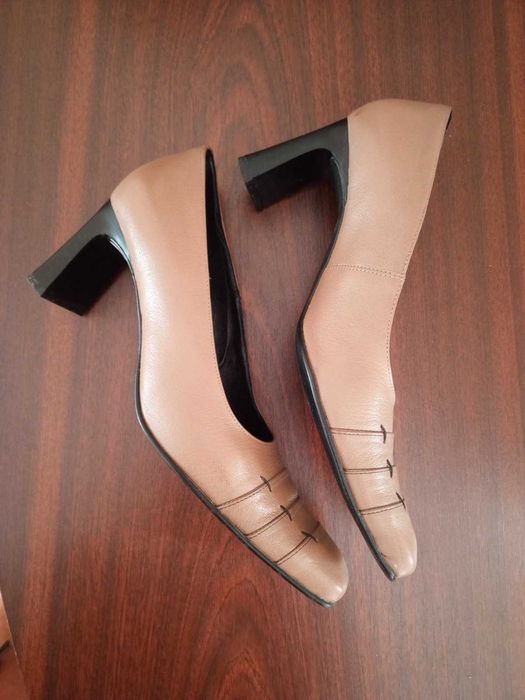 Жіночі туфлі. Розмір 39