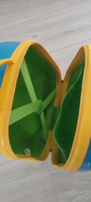 Дитячий чемодан на колесах новий з бірками