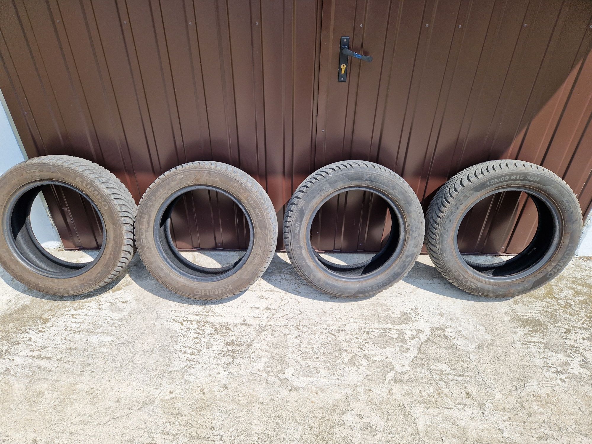 Opony całoroczne KUMHO 185/60 R15 jak Nowe komplet