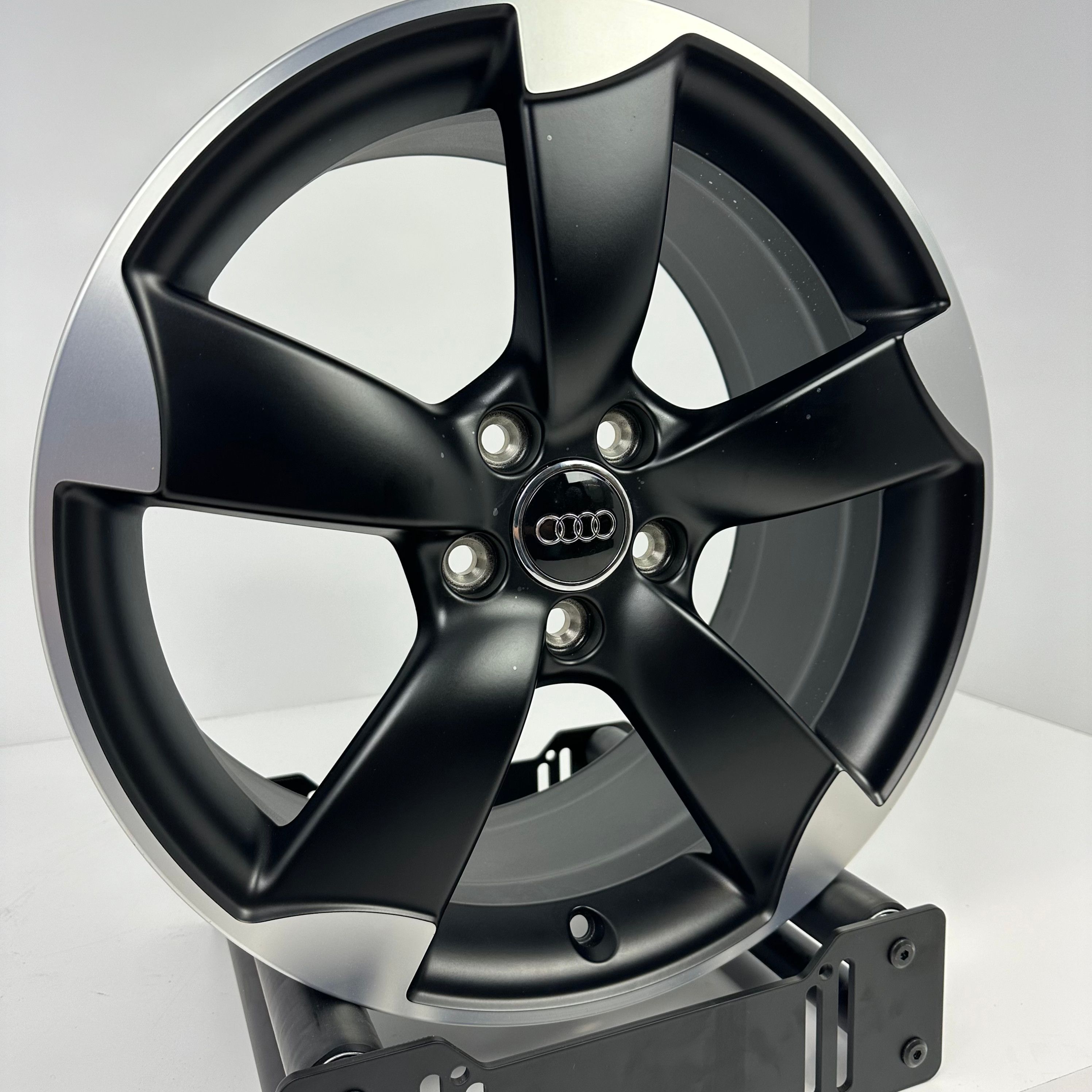 NOWE Oryginalne Felgi Audi 18" S3 A3 A4 A6 A8 Q2 Q3 TT