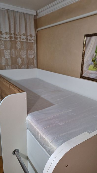 Дитяче ліжко горище з робочою зоною